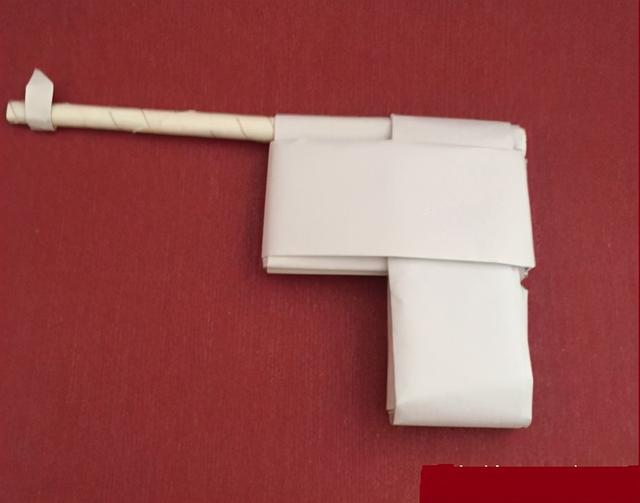 玩丢手绢游戏_丢手绢的游戏规则_规则游戏教案丢手绢
